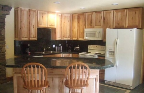 Bear Creek Cabin | Twin Peaks Lodge and RV Park