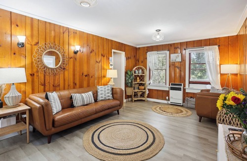 Twin Peaks Cabin | Twin Peaks Vacation Rental with Hot Tub!