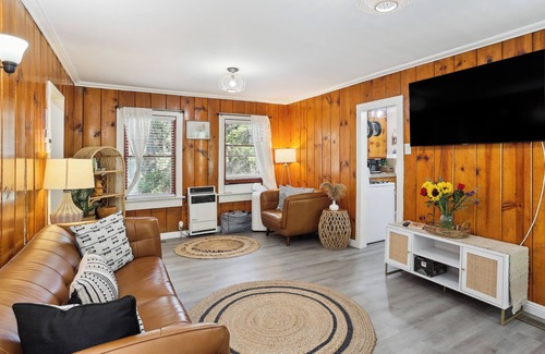Twin Peaks Cabin | Twin Peaks Vacation Rental with Hot Tub!