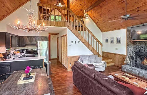Robbinsville Cabin | Twin Pines - Free Brewery Tour Passes - Secluded Cabin - Convenient to Fontana