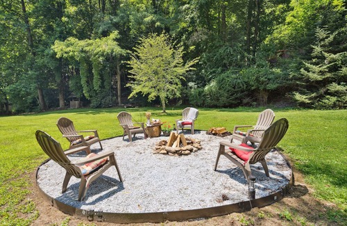 Whittier House | Twin Ponds Retreats (4-Bedroom) - Pets Allowed by RedAwning