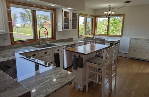 East End House | Twin Ports Getaway with hot tub & large private yard!