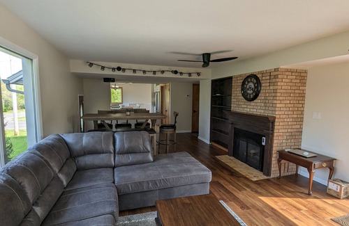 East End House | Twin Ports Getaway with hot tub & large private yard!