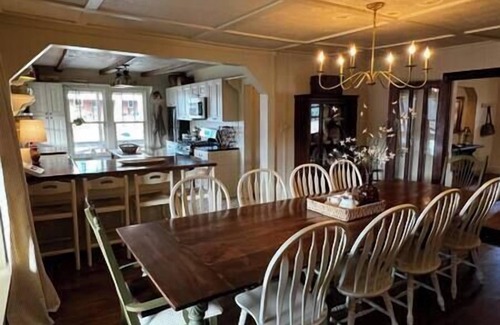 Norfork House | Twin River Stone Cottage - 7 BR/Sleeps 20