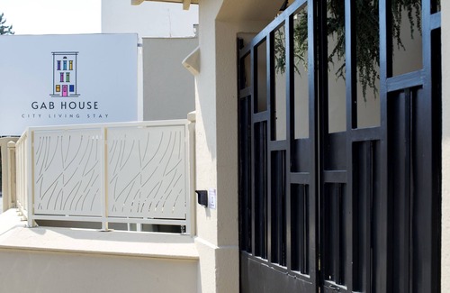 Bron House | Twin room-Ensuite with Shower-Garden view