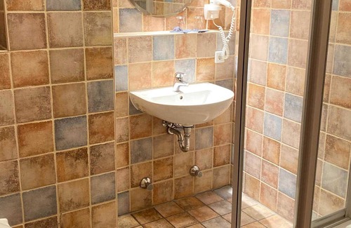 Rhein-Erft-Kreis District House | Twin room - HV Vintage Hotels & Investments GmbH
