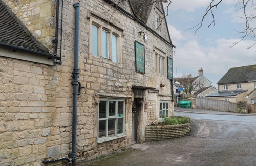 Stroud Cottage | TWIN ROOM, pet friendly in Whiteshill