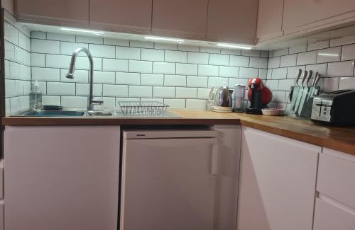Pill House | Twin room with garden view in Shirehampton