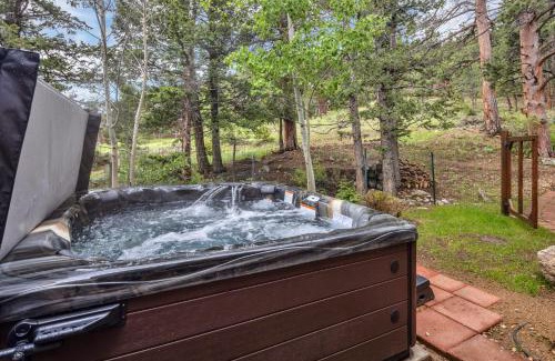 Estes Park House | Twin Sisters Suite - 2 Bedroom, Kitchenette, Hot Tub!