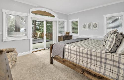 Estes Park House | Twin Sisters Suite - 2 Bedroom, Kitchenette, Hot Tub!