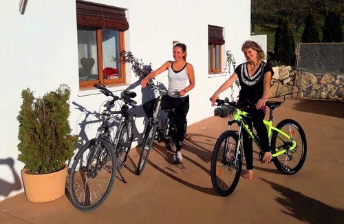 Lecrin Bed & Breakfast | Twin size bedroom in vegetarian B&B within Sierra Nevada Natural Park