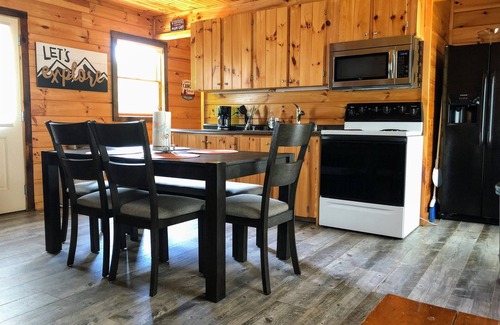 Butler Cabin | Twisted Vines Cabin -Tiny Home Near Watauga Lake