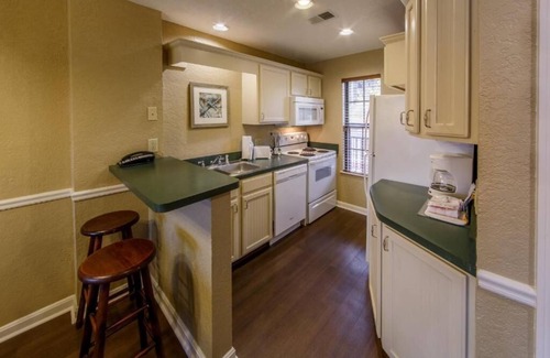 South Lee House | Two 2BR Villas l From Sauna to Sports Courts – Comfort & Fun for Everyone