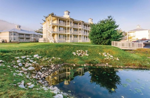 South Lee House | Two 2BR Villas l From Sauna to Sports Courts – Comfort & Fun for Everyone