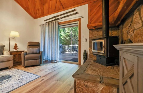 Shaver Lake Cabin | Two Bears Basecamp | Views, Trails, Flat Parking