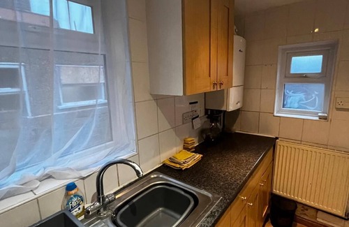 Grimsby House | two bed, close to beach , football stadium and hospital
