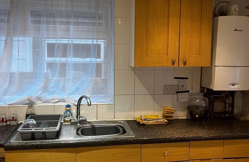 Grimsby House | two bed, close to beach , football stadium and hospital