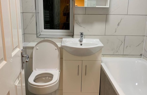London Borough of Hounslow House | Two Bed House to rent in Isleworth Near the Allianz Stadium