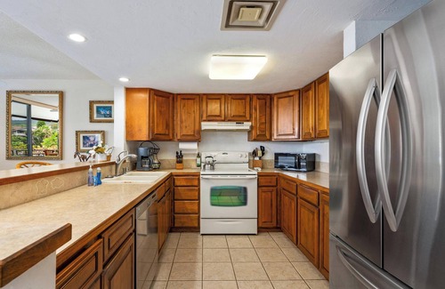 Kahaluu Bay Condo | Two-Bed, Two-Bath Condo on Alii Drive, Steps From Magic's Beach Grill!