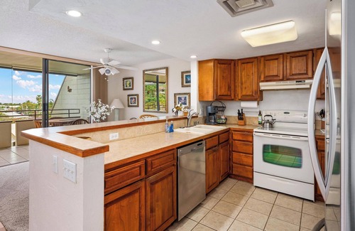 Kahaluu Bay Condo | Two-Bed, Two-Bath Condo on Alii Drive, Steps From Magic's Beach Grill!