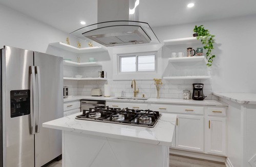 Richmond House | Two Bed with 2 Full Bathrooms, City location the feels like a neighborhood