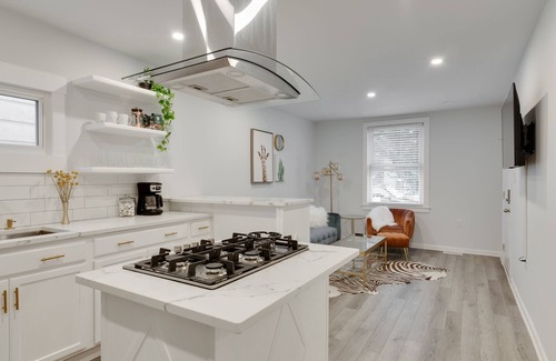 Richmond House | Two Bed with 2 Full Bathrooms, City location the feels like a neighborhood