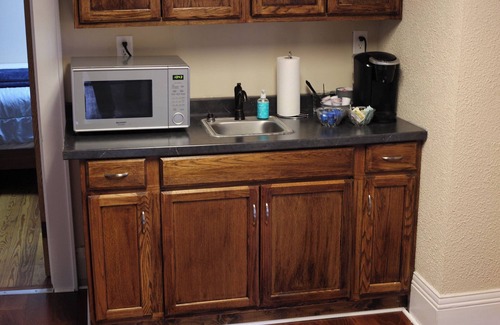 Hendersonville Apartment | Two bedroom apartment in charming Hendersonville, walk to Main Street.