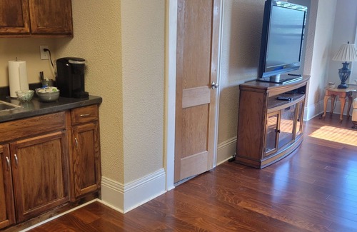 Hendersonville Apartment | Two bedroom apartment in charming Hendersonville, walk to Main Street.