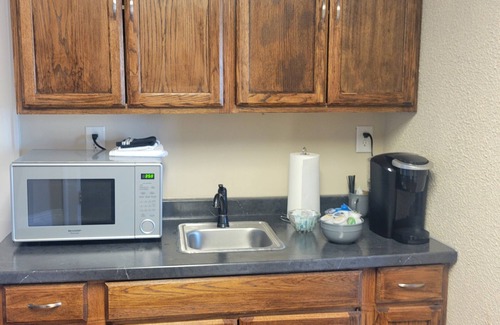 Hendersonville Apartment | Two bedroom apartment in charming Hendersonville, walk to Main Street.
