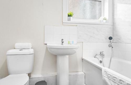 West Bromwich Apartment | Two Bedroom Apartment - West Brom - High Speed Internet - Parking WBA