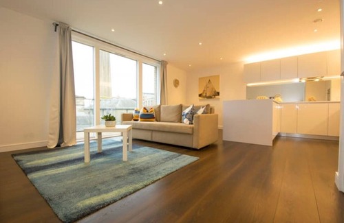 London Borough of Hounslow Apartment | Two-Bedroom Apartment Kew Gardens/Chiswick