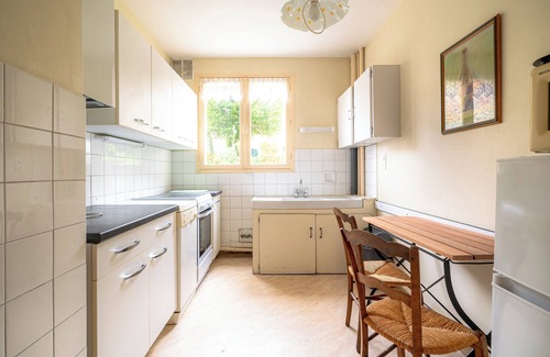 Limoges Apartment | Two-bedroom apartment with kitchen and living room