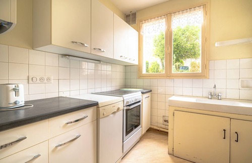 Limoges Apartment | Two-bedroom apartment with kitchen and living room