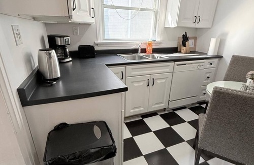 Burlington House | Two Bedroom Bungalow Closer to Burlington Downtown - Sleeps 6. Close to Downtown