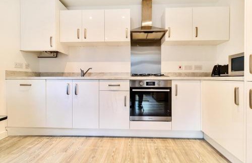 Welwyn Garden City Apartment | Two Bedroom by Brookland Stays Serviced Accommodation Short Lets Hertfordshire with Free WiFi
