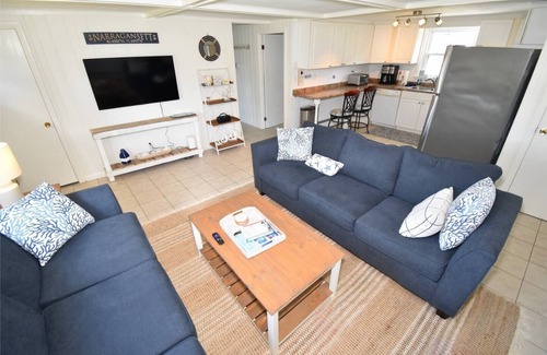 Narragansett House | Two Bedroom by the Beach!