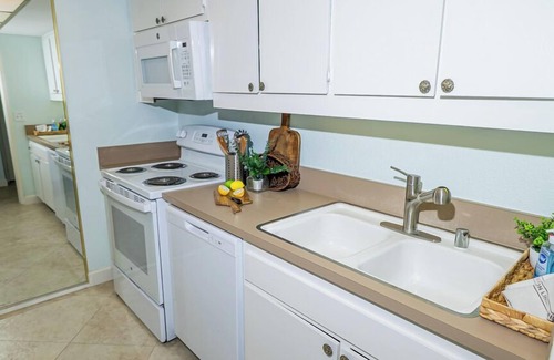 North Pacific Beach Condo | TWO BEDROOM CONDOMINIUM #410 FULL BEACH AND OCEAN VIEW