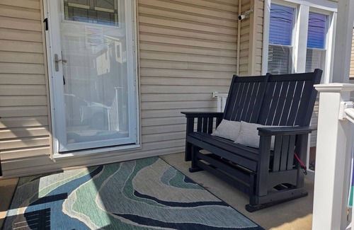 Wildwood Villa | Two bedroom cottage near Morey's Pier & Wildwood Boardwalk