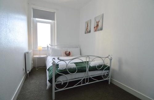 West Wemyss Apartment | Two Bedroom Flat with Sea Views!
