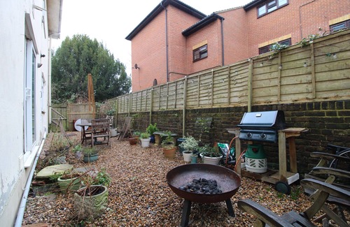 London Borough of Hounslow Apartment | Two Bedroom Garden Flat with Private Parking