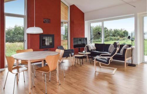 Tranekaer House | Two-Bedroom Holiday Home In Tranekar
