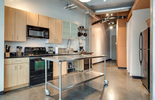 The Gulch Apartment | Two Bedroom Loft in Trendy Gulch!