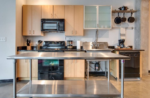 The Gulch Apartment | Two Bedroom Loft in Trendy Gulch!