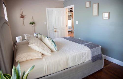 Lake Worth House | Two bedroom ranch with private deck close to beach