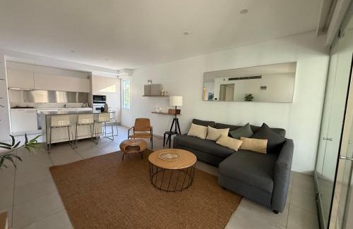 Surry Hills Apartment | Two Bedroom & Study in Surry Hills