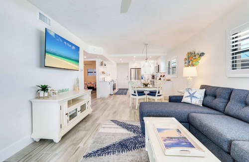 Sanibel Condo | Two-bedroom top floor coastal themed with an awesome panoramic view.