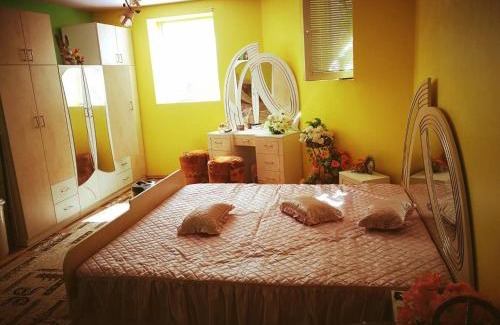Ruse Center House | Two Bedroom Townhouse Mika