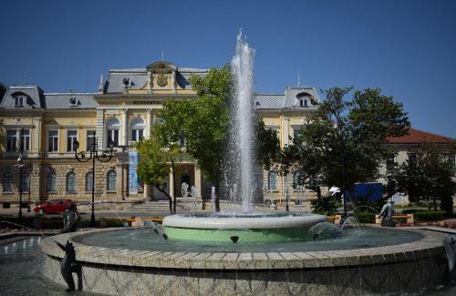 Ruse Center House | Two Bedroom Townhouse Mika