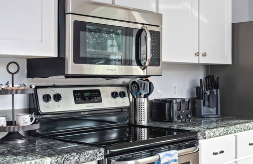 Bradenton House | TWO BEDROOM/TWO BATH, SPARKLING HEATED POOL, MINUTES TO IMG and ANNA MARIA.