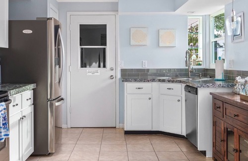 Bradenton House | TWO BEDROOM/TWO BATH, SPARKLING HEATED POOL, MINUTES TO IMG and ANNA MARIA.